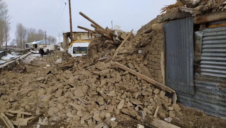 İran'da korkutan deprem! Van'da ölü ve yaralılar var