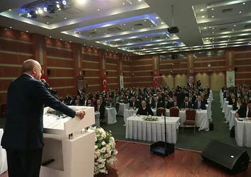 AK Parti'den "Ekrem İmamoğlu'nu çalıştırmayın" iddiasına yalanlama