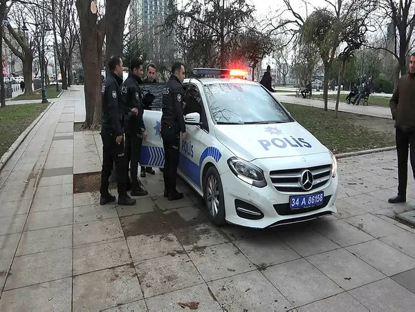 Gezi Parkı'nda polislere bıçaklı saldırı - 1