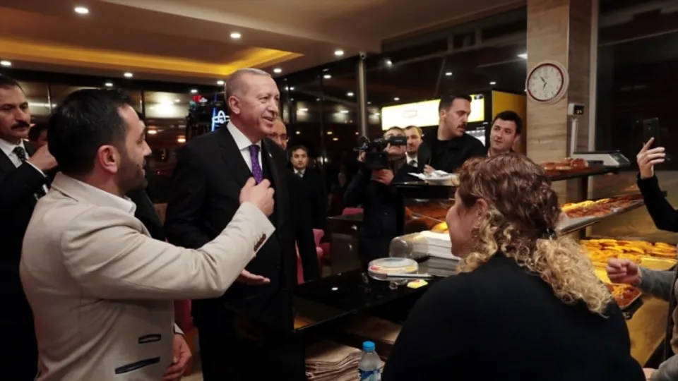 Başkan Erdoğan simitçide!