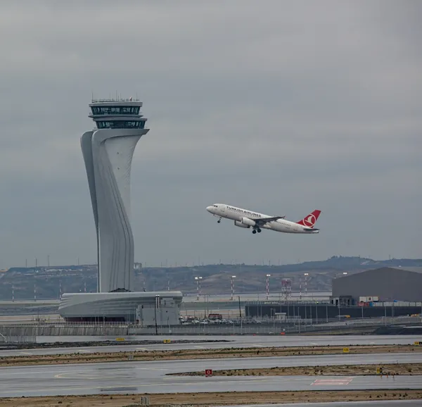 İstanbul Havalimanı’nı 4 yılda 160 milyondan fazla yolcu kullandı! ’Avrupa’da kaos, ülkemizde konfor’