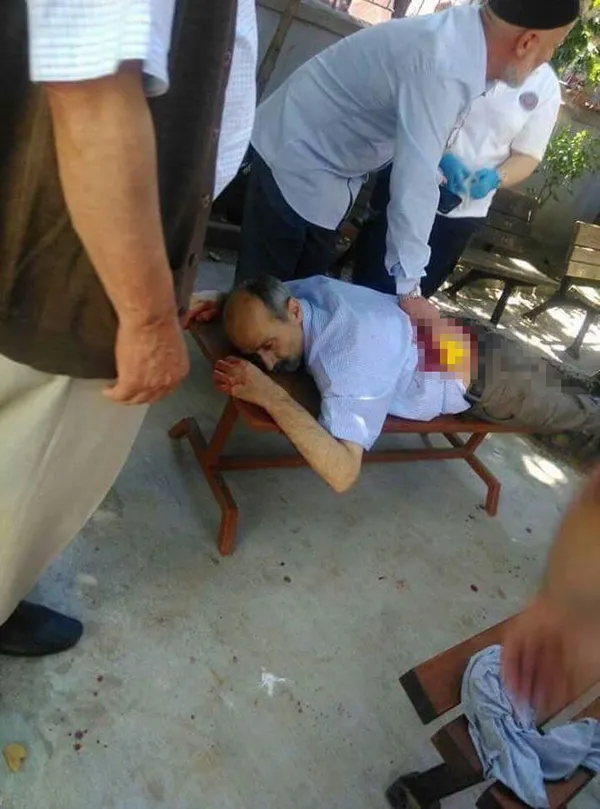 İstanbul Pendik'te bıçaklı saldırgan camide dehşet saçtı - 2