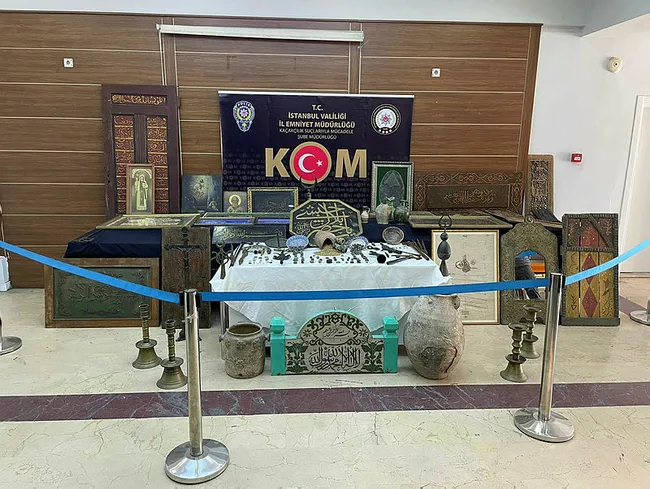 istanbulda-344-tarihi-eser-ele-gecirildi-1646817597723.jpg İstanbul'da 344 tarihi eser ele geçirildi - 2