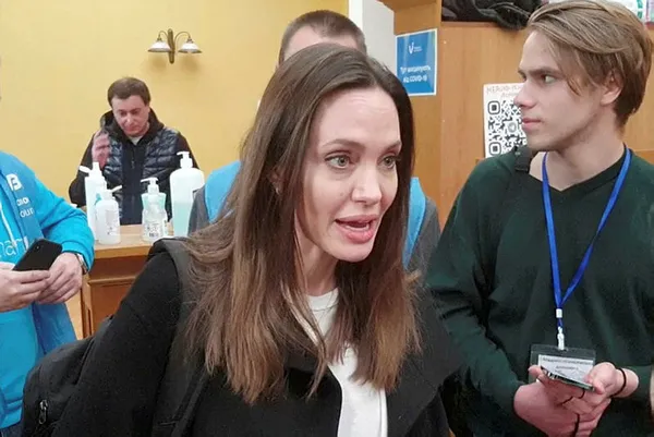 Ünlü oyuncu Angelina Jolie’den karar | Görevinden ayrılıyor