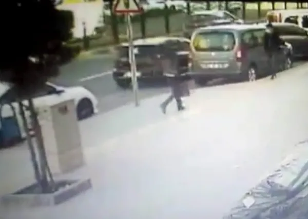 Yanından geçen hırsızı fark etmedi! 1 milyon 200 bin liralık çekle kayıplara karıştı - 1
