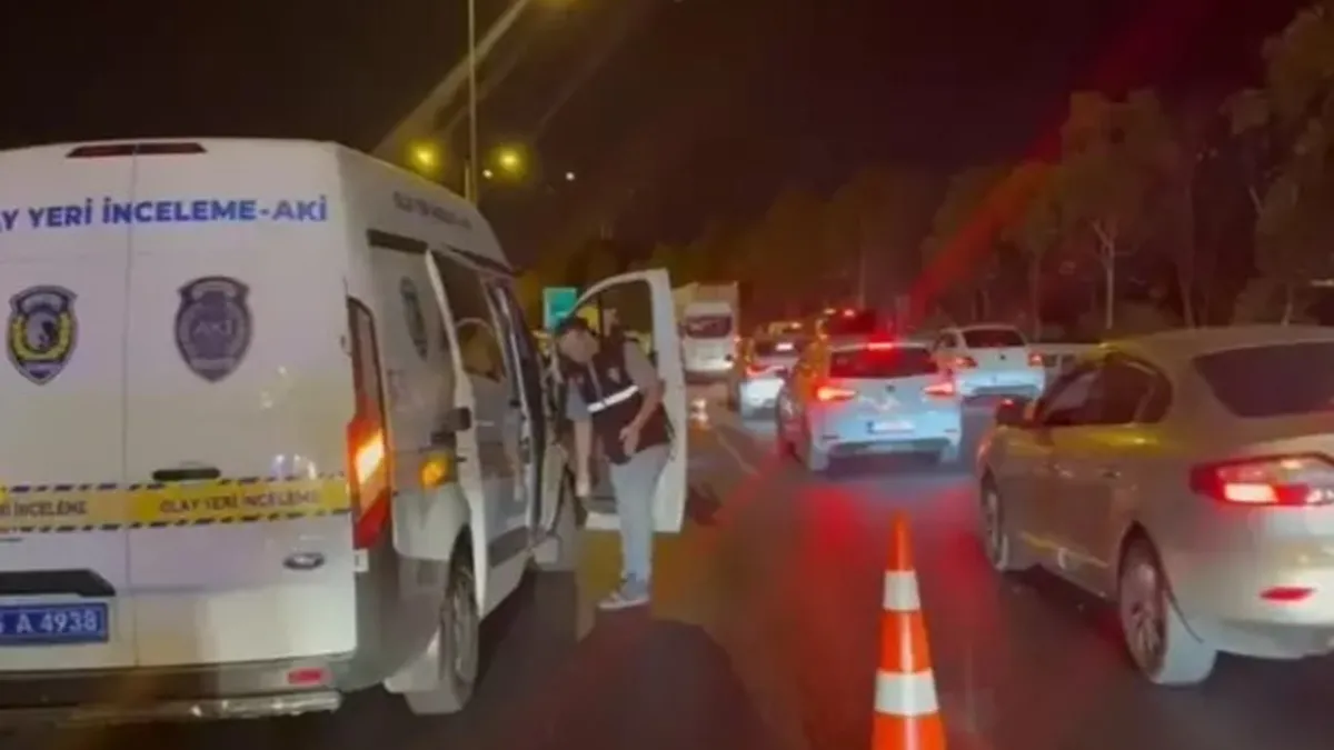İzmir'de motosiklet sürücüsü bariyerlere çarptı: Yaşamını yitirdi