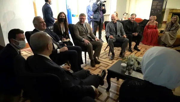 Hollywood yıldızları Jason Statham ve Guy Ritchie Başkan Erdoğan'ın doğum gününü kutladı - 1
