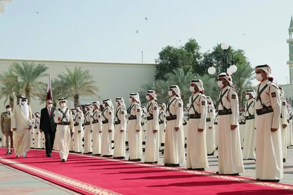 Yerli ve milli teknolojilerimiz Katar’da! Katar Emiri, Hürjet ve Gökbey’e hayran kaldı