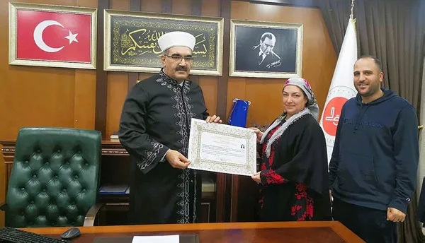 İngiliz vatandaşı Claire iman etti! Reyhan ismini adını alan İngiliz kadın mutluluğunu böyle anlattı - 1