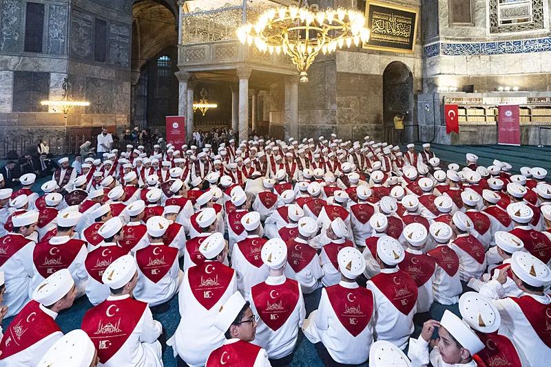 15-temmuz-sehitleri-istanbulda-bir-dizi-programla-anilacak-saat-saat-etkinlik-takvimi-1784035702762.jpeg İstanbul genelindeki 15 Temmuz’u anma etkinlikleri, 10 Temmuz’dan itibaren farklı noktalarda düzenlenen programlarla gerçekleştirildi. (Foto: AA)