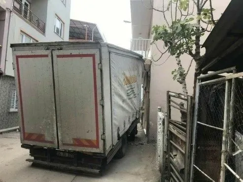 https://iaahbr.tmgrup.com.tr/da6d69/0/0/0/0/493/370?u=https://iahbr.tmgrup.com.tr/2019/12/09/bursada-balkona-takilan-kamyon-kullanilmaz-hale-geldi-1575884483164.jpg https://iaahbr.tmgrup.com.tr/da6d69/0/0/0/0/493/370?u=https://iahbr.tmgrup.com.tr/2019/12/09/bursada-balkona-takilan-kamyon-kullanilmaz-hale-geldi-1575884483164.jpg