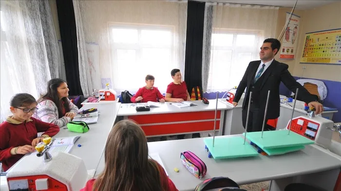 meb-son-dakika-duyurdu-uzman-ogretmen-egitimleri-uzatildi-1662478737525.jpg MEB SON DAKİKA duyurdu! Uzman öğretmen eğitimleri uzatıldı - 1