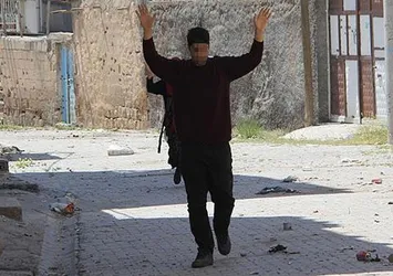 2 PKK'lı terörist teslim oldu