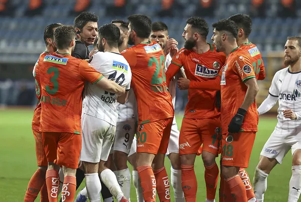 dort-gol-var-ama-kazanan-yok-kasimpasa-2-2-alanyaspor-mac-sonucu-ozet-1644775498253.jpg Dört gol var ama kazanan yok! Kasımpaşa 2-2 Alanyaspor (MAÇ SONUCU - ÖZET) - 1