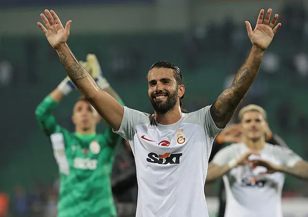 1698908930561.jpg Galatasaray'da gözler Kasımpaşa maçında! Muhtemel 11'lerde büyük sürpriz! Okan Buruk kararını verdi... - 3