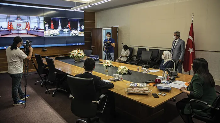 Siyasi partiler video konferans aracılığıyla bayramlaştı
