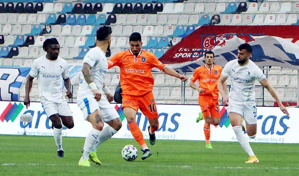 Başakşehir küme düşme hattındaki kritik maçta Erzurumspor'u 2-1 yendi - 5
