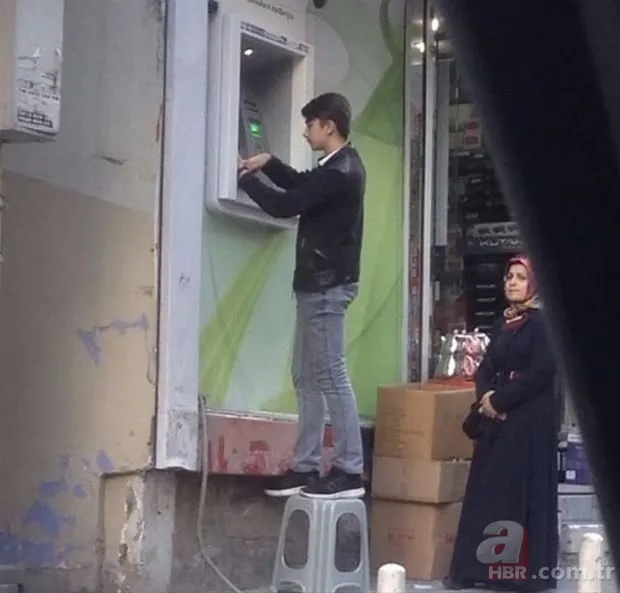 Görenlerin ağzı açık kaldı! Oltasız balık tutmaya küçük yaşta başladı 22