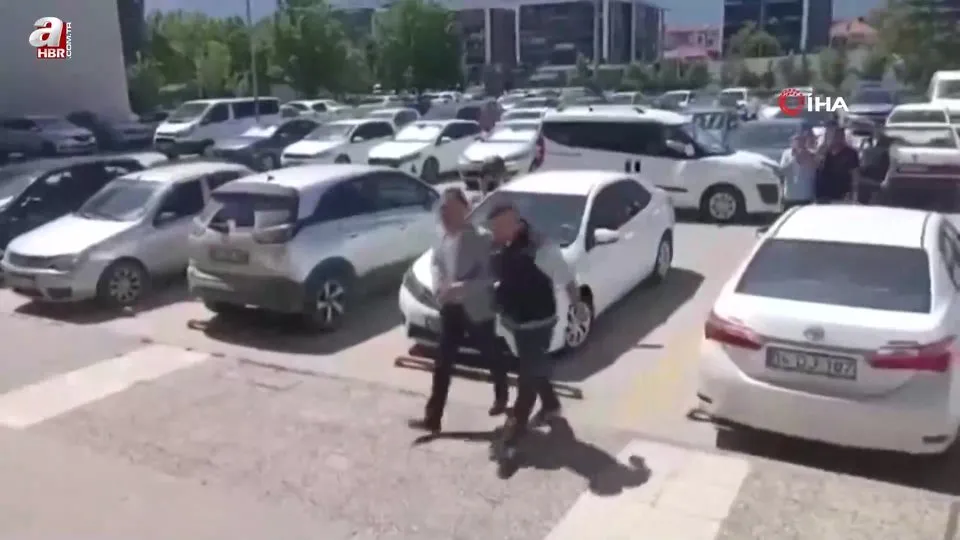Aracın gizli bölmesinden 102 gram kokain çıktı: 3 tutuklama