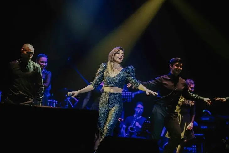 Gökçe Bahadır ilk konserinden servet kazandı