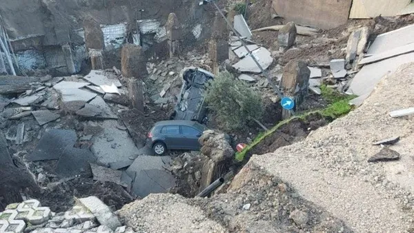 İtalya'daki pandemi hastanesinde korkutan manzara! Büyük bir gürültüyle çöktü - 1
