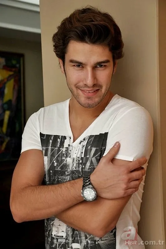 Camdaki Kız dizisinin gamsız annesi Feride fotoğraflarıyla sosyal medyayı salladı! Nalan'a korse giydiren Feride'ye bakın siz 17