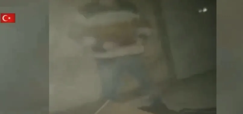 Ebrar Sitesi'nden kaçış! Çökmeyen tek blokta panik anları böyle kayda alındı