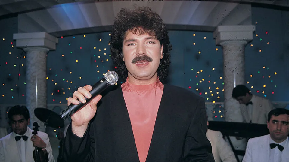 Ünlü şarkıcı Devran Çağlar rezidansta ölü bulundu | Video izle