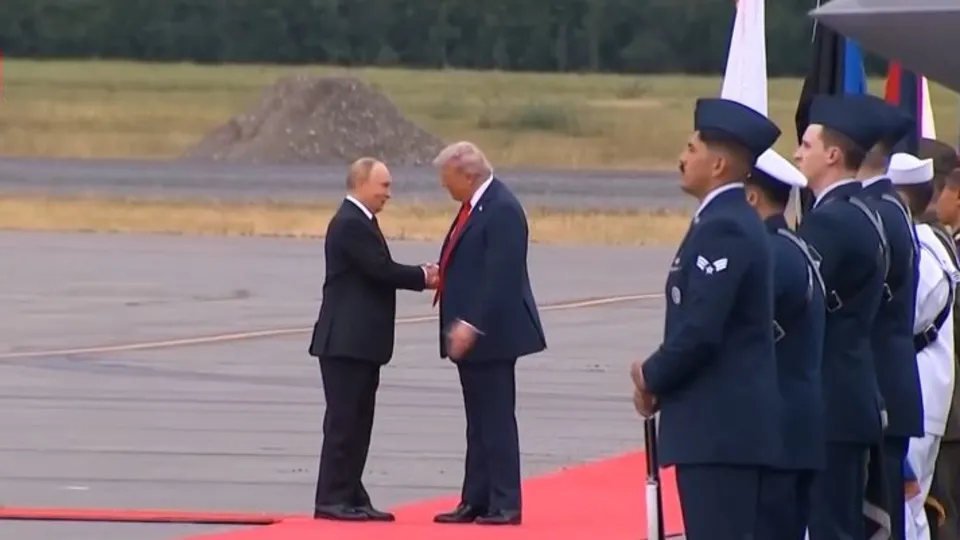 Trump-Putin zirvesi erteleniyor mu?