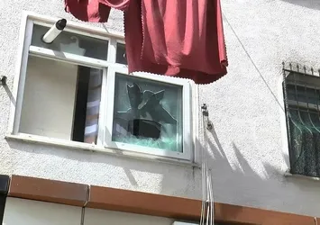 Sosyal medyada video çekmek isterken evi yaktı