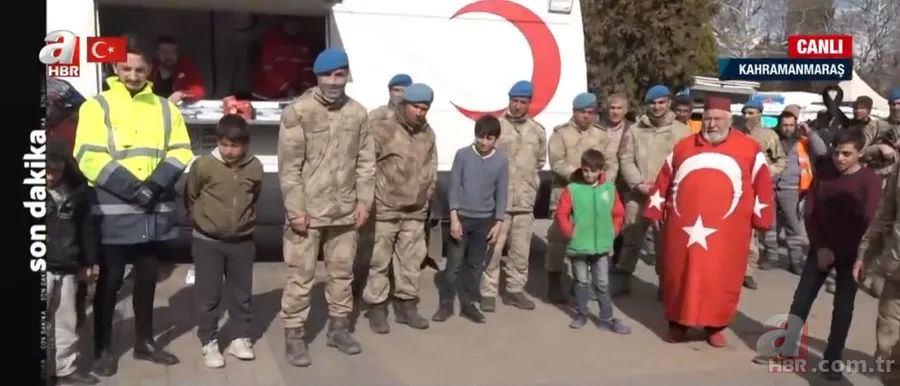 Mehmetçik ile halk el ele! Vatandaş A Haber canlı yayınında böyle seslendi: Allah devletimize zeval vermesin! Devletimiz güçlüdür 1