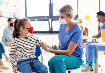 Koronavirüsle mücadele | 15 yaş ve üstündekilerin aşılanması sürüyor