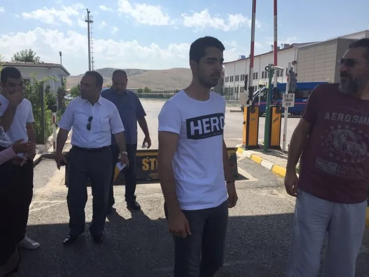 ’Hero’ yazılı tişörtle duruşmaya gelen sanık yakınına gözaltı