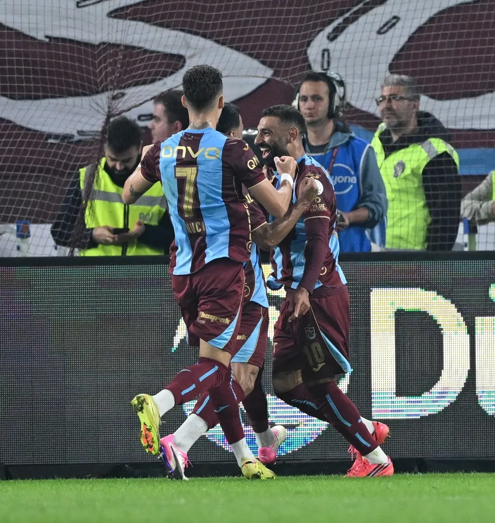 trabzonspordan-galatasaray-karsisindaki-4-0lik-galibiyet-sonrasi-gondermeli-paylasimlar-1789847434852.jpg Trabzonspor'dan Galatasaray'a 4-0'lık derbi galibiyeti sonrası peş peşe göndermeli sosyal medya paylaşımları - 3