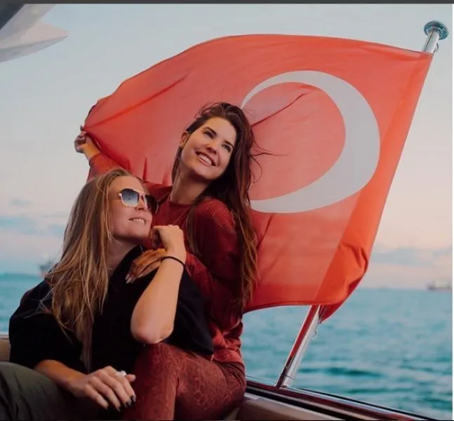 Amanda Cerny'nin Ayasofya pozu ABD'lileri çıldırttı