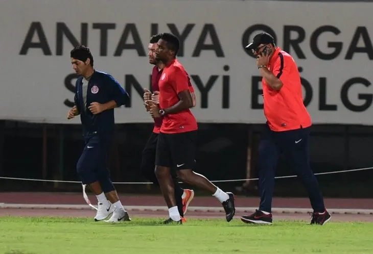 Antalyaspor maçta Eto’o antrenmanda