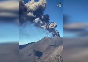 Etna Yanardağı faaliyete geçti
