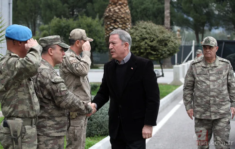 Bakan Akar ve komutanlar sınırın sıfır noktasında 7