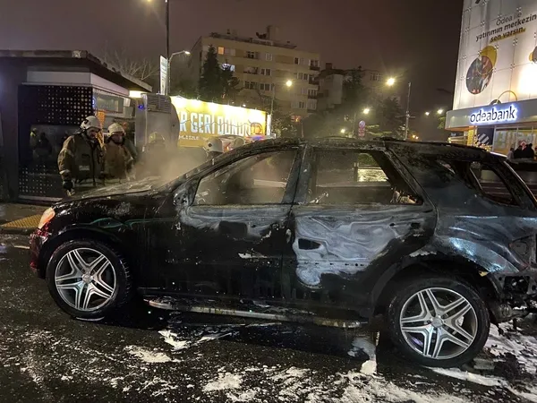 besiktas-etilerde-korkutan-anlar-otomobil-alevlere-teslim-oldu-1702764100886.jpg Beşiktaş Etiler’de korkutan anlar! Otomobil alevlere teslim oldu - 3