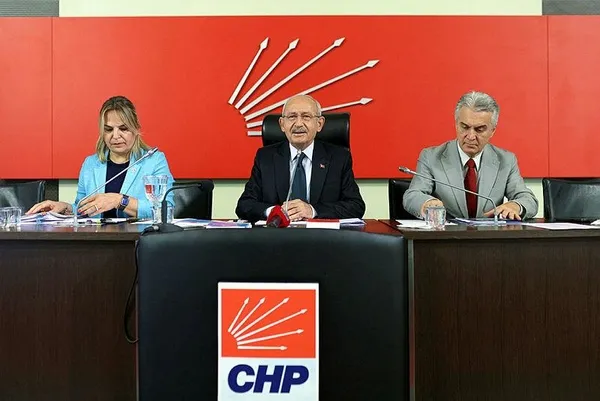chpde-bomba-kulis-kemal-kilicdaroglundan-baskin-secim-plani-mahalle-delegelerini-bile-izliyor-1690792173074.jpeg CHP'de bomba kulis! Kemal Kılıçdaroğlu'nun Kurultay planı: Mahalle delegelerini bile izliyor - 4