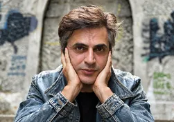 Teoman’ın yanındaki genç kadın merak uyandırdı! Sarılarak vedalaştılar