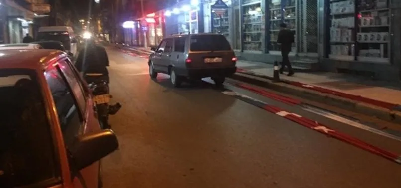 Sanli Turk Bayragina Saygisizlik Chp Li Belediye Turk Bayragi Ve Ataturk Posterlerini Yola Serdi A Haber Son Dakika Gundem Haberleri