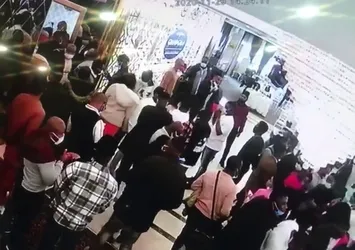 Esenyurt'ta düğün salonunda Pazar ayini!