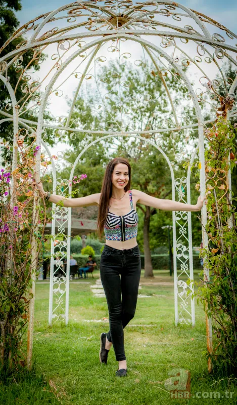 Şarkıcı ve oyuncu Zeynep Doruk dehşeti yaşadı! Köpekler saldırdı: Yüzü tanınmaz hale geldi 6