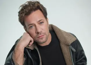 Kaan Taşaner’in annesi usta oyuncu çıktı! Meğer o dizide rol almışlar!