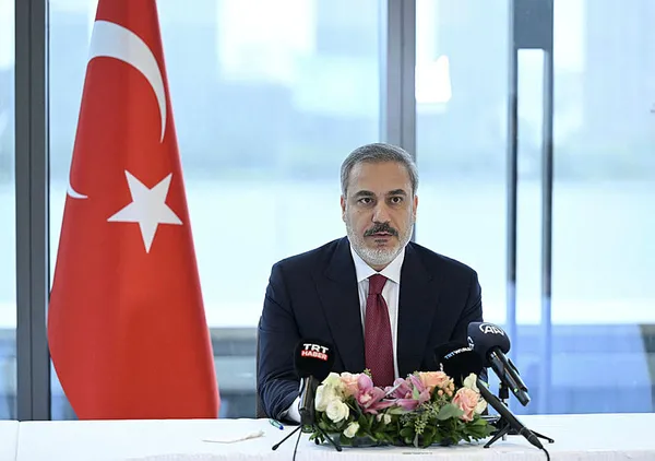 disisleri-bakani-hakan-fidandan-bm-genel-kuruluna-dair-aciklamalar-baris-icin-islam-dunyasi-bir-araya-gelmeli-1695487994714.jpg Dışişleri Bakanı Hakan Fidan'dan BM Genel Kurulu'na dair açıklamalar: Barış için İslam dünyası bir araya gelmeli - 4