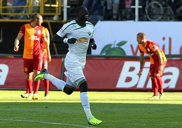 Oumar Niasse'den skandal hareket! Polis gözaltına aldı