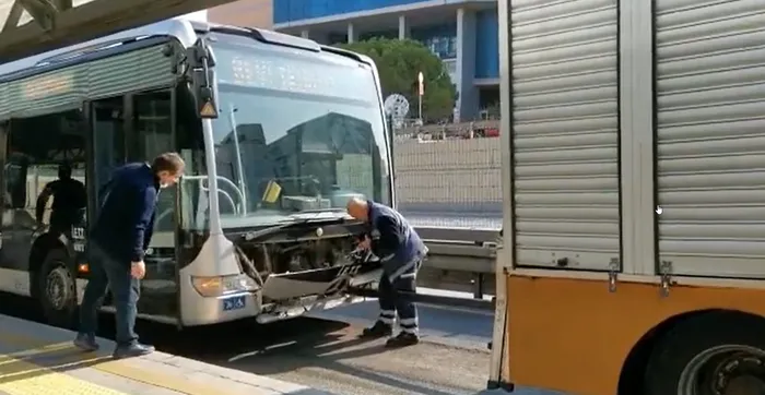 İstanbul’da vatandaşın metrobüs çilesi! Metrelerce kuyruk oluştu...