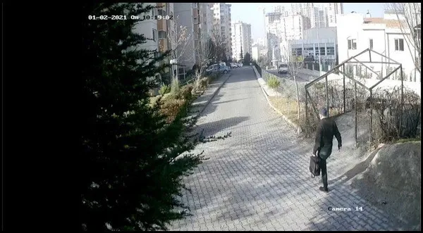ankarada-sahte-kurye-vurgunu-teslim-tutanagi-altinda-milyonlarca-lira-dolandirdilar-1674907644216.jpg Ankara’da sahte kurye vurgunu! Teslim tutanağı altında milyonlarca lira dolandırdılar - 3