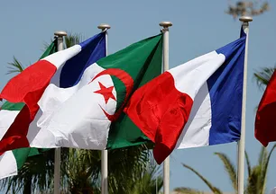 Cezayir'den Fransa'ya sömürgecilik tokadı!